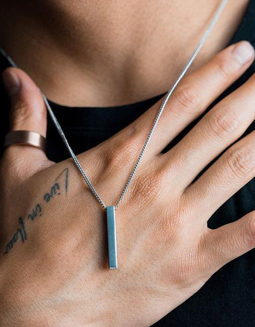 Bild in Galerie-Viewer laden, Halskette mit rechteckigem Anhänger