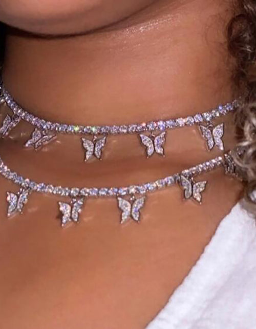 Bild in Galerie-Viewer laden, Halskette mit Schmetterlingsanhänger