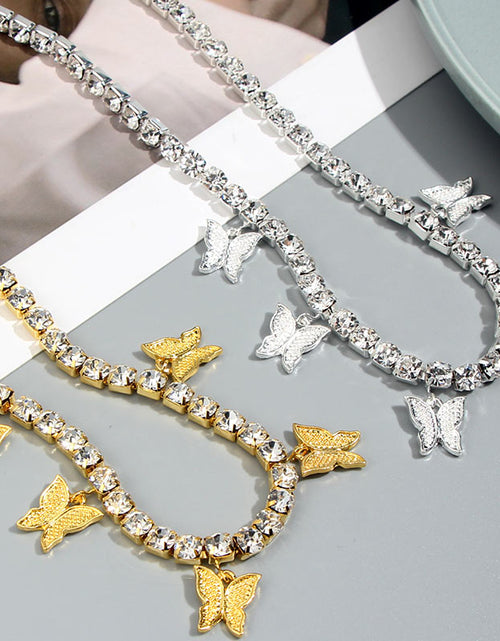 Bild in Galerie-Viewer laden, Halskette mit Schmetterlingsanhänger