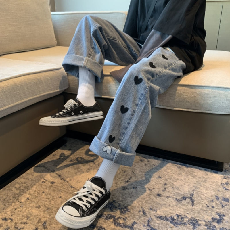 Stilvolle, lockere, schicke Jeans