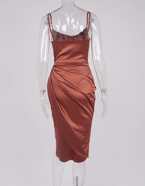 Bild in Galerie-Viewer laden, Midi-Satinkleid mit Schlitz und verstellbarem Träger