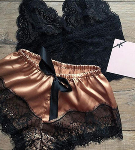 Nachtwäsche-Set aus Spitzensatin