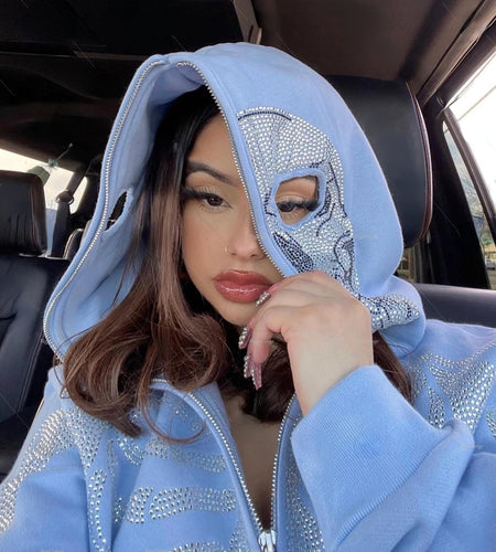 Kapuzenpullover mit Totenkopf-Strasssteinen