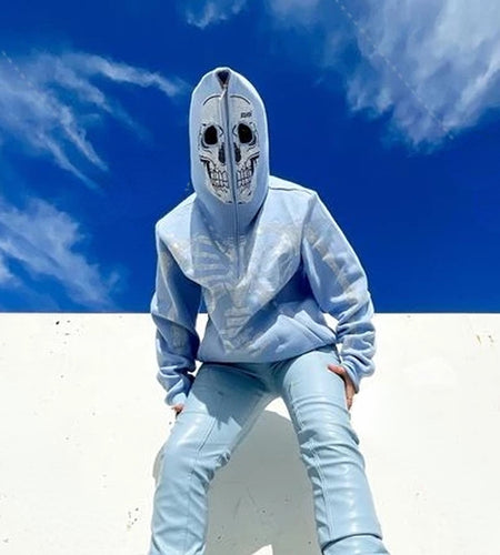 Kapuzenpullover mit Totenkopf-Strasssteinen